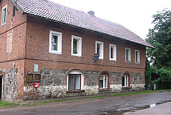 Klein Steegen; ein Wohnhaus an der Durchgangsstraße