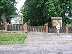 Der Eingang zum Ehrenfriedhof in Canditten/Kandyty