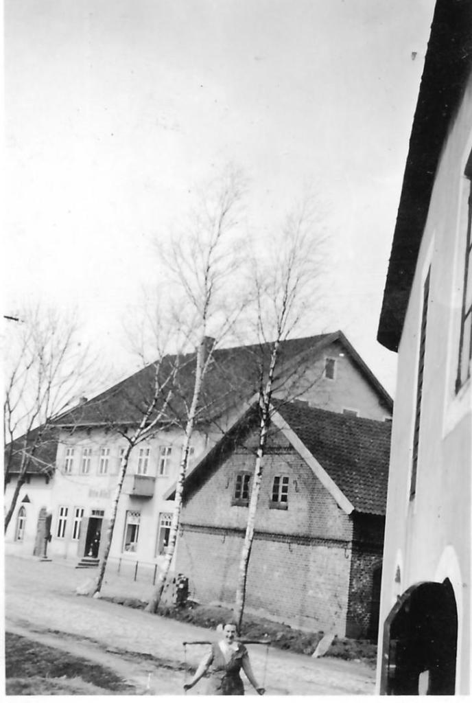 Das Gasthaus und Geschäft Alex 1943 (Foto Packheuser)