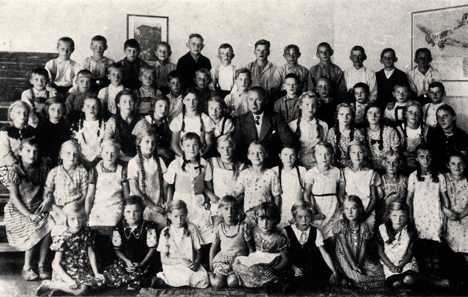 Hoppendorf Schulbild 1937 mit Lehrer Martin Fuchs